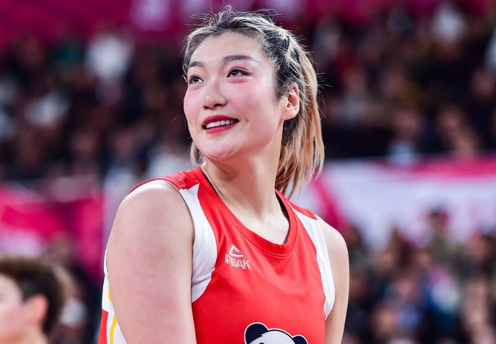 中国女篮第一球星李梦：税后500万年薪，税前多少？