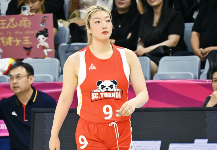 中国女篮第一球星李梦：税后500万年薪，税前多少？